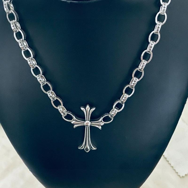 Ch*0me He**ts necklaces